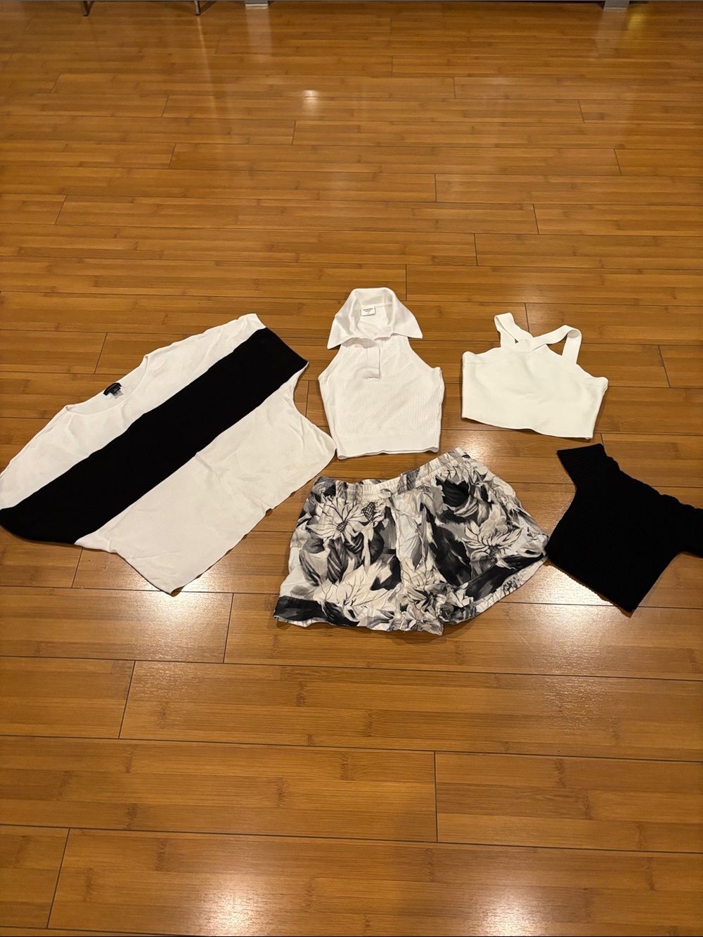 BCBG White and Black Mixed Tops Set Abercrombie &Fitch Halogen